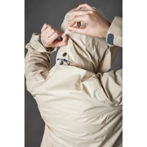 Campera rompeviento de mujer Eluney